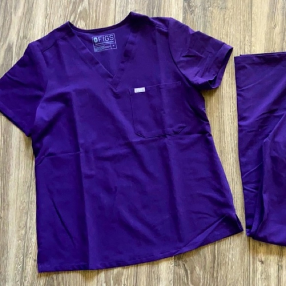 Figs scrub top